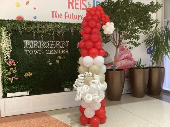 Santa balloon sculpture, New Jersey